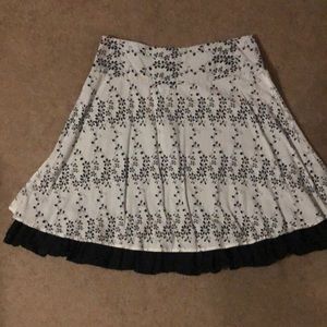 Cute black and white skirt!